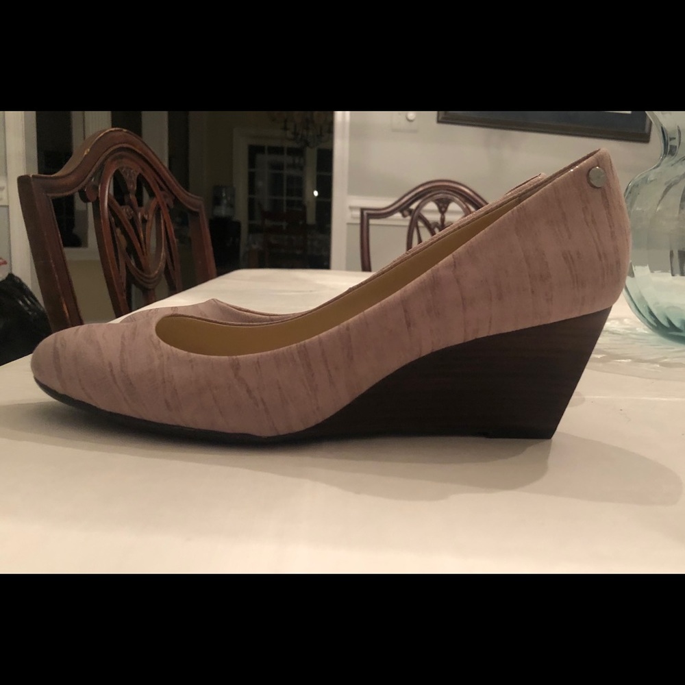 CALVIN KLEIN light taupe saxton wedge, heels, 9.5